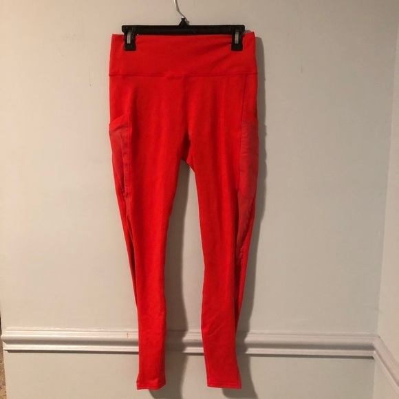 Fabletics On-the-go High Waisted Red Leggings Size Medium - Picture 4 of 13